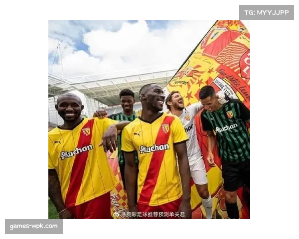 半场战报：图卢兹1-0领先斯特拉斯堡，主队高位逼抢战术收效